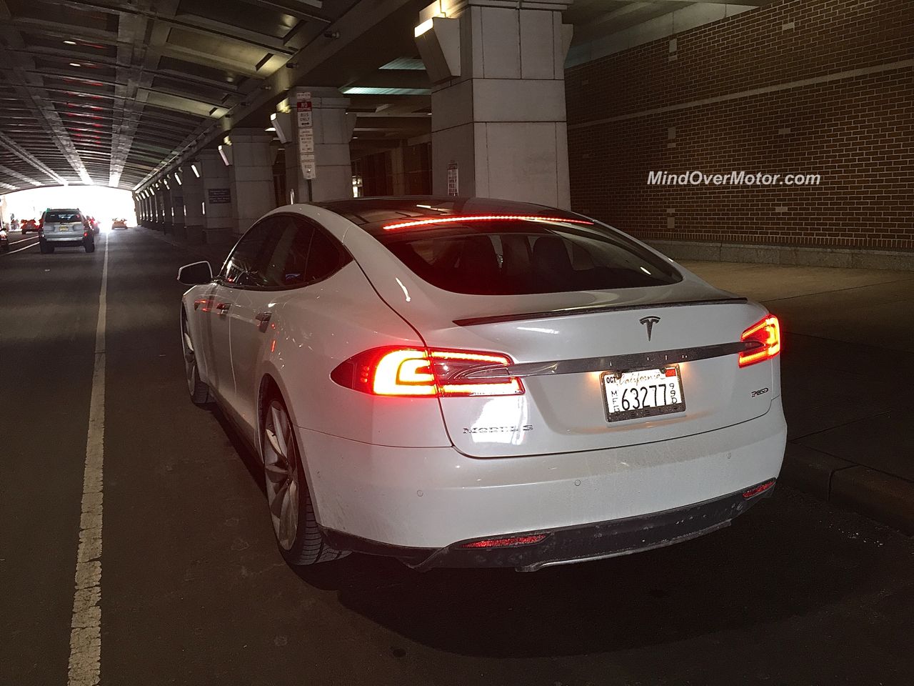 Tesla Model S P85D Tunnel
