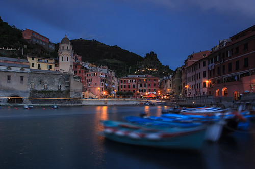 sunset italy haven boot boat vakantie europa europe harbour cinqueterre bluehour vernazza italie ligurie blauwuur