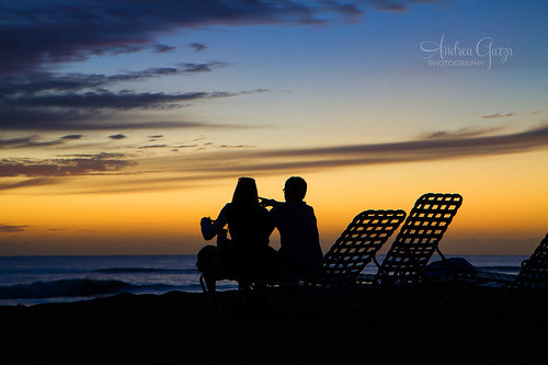 people silhouette sunrise hawaii golden chairs lawn kauai whalewatchers kauaibeachresort