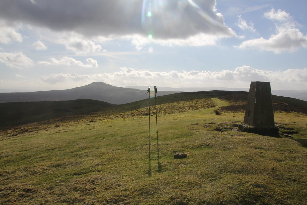 Crug Mawr, black Mountains, patrishow,  Twyn y Gaer Hill Fort, Vale of Ewyas,