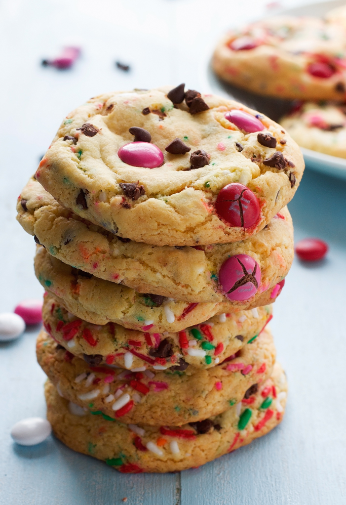 Soft-baked and irresistible cake batter cookies speckled with chocolate chips, sprinkles, and M&Ms! #cakebattercookies #quickcookies #cookies #cakebatter | littlespicejar.com