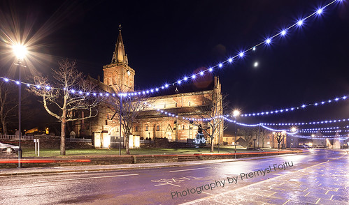 christmas street city longexposure moon building architecture night canon festive landscape island eos lights scotland town orkney cathedral decoration peaceful fullframe dslr townscape kirkwall broadstreet ef1740 stmagnuscathedral 5dmkii