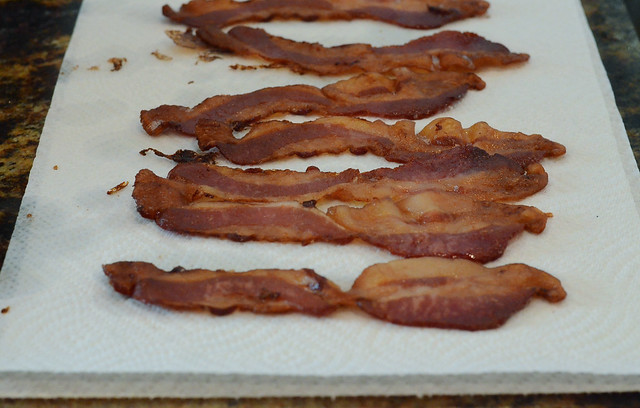 Cooked bacon on paper towels.