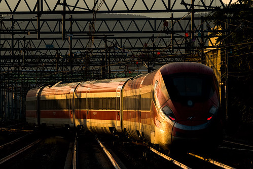 sunset sun train gold shine rail alta 29 1000 velocità pietro tav италия электропоезд firenzebologna mennea etr400 frecciarossa1000