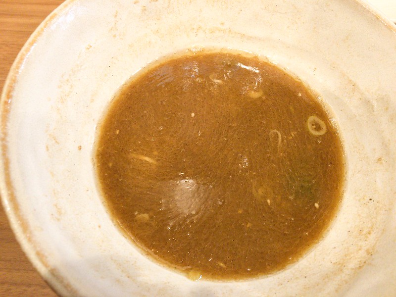 豚蔵豚骨醤油らーめんすり胡麻魚粉おろしにんにくスープ