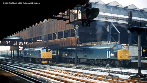 train diesel peak railway britishrail passengertrain 25144 class25 46045 class46 manchestervictorial