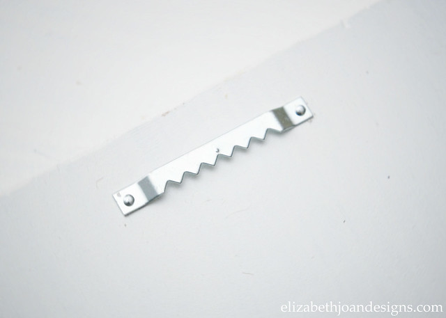 Saw Tooth Hanger