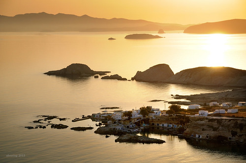 sea sun sunrise island golden nikon rocks aegean greece milos d300 ελλάδα θάλασσα αιγαίο ανατολή mandrakia alexring μήλοσ πέλαγοσ μανδράκια