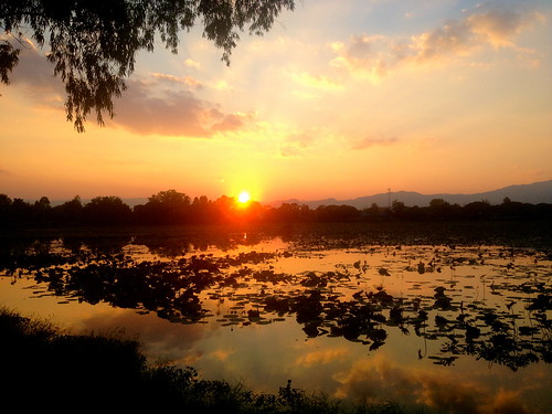 sunset lake reflection thailand tak