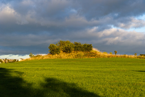 old blue england sky green field grass clouds nikon lancashire footpath tumulus grifos newtonlewillows d3000 wa12 ©leehouston