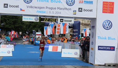 Vítr sebral maratoncům rekordy, dramatickou českou bitvu vyhrál zkušený Pechek