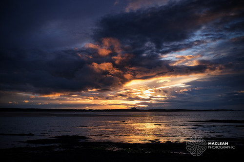 sunset sea scotland northsea fujifilm dunbar thelaw eastlothian belhavenbay x100 fujifilmx100