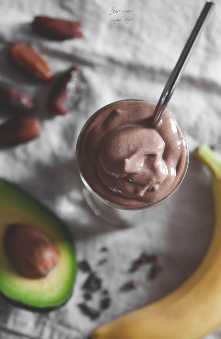 Chocolate protein milkshake (raw and vegan)