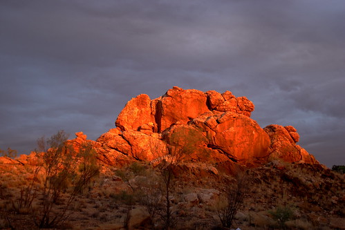 sunset landscape rocks alicesprings rockformation centralaustralia