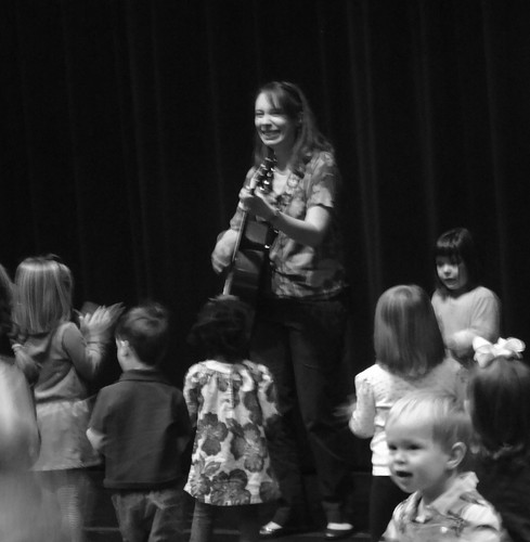 Marlene Metz performs at Toddler Theatre