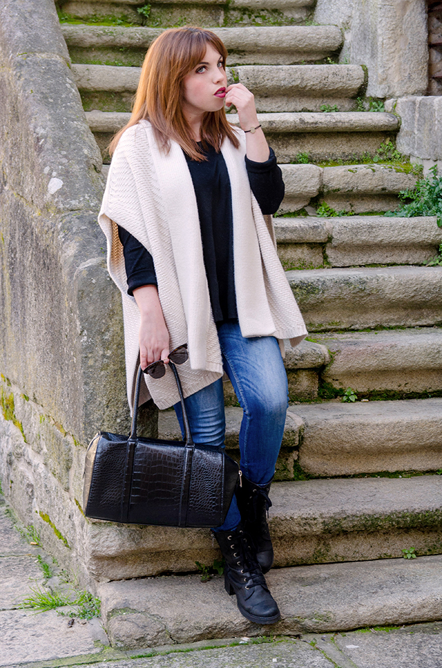 Casual outfit with beige cape and denim