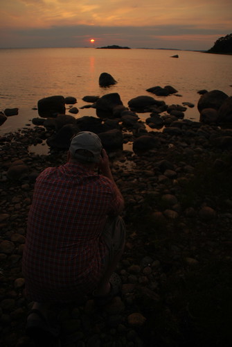 sunset man beach suomi finland friend rocks photographer stones hanko hangö sooc husstranden