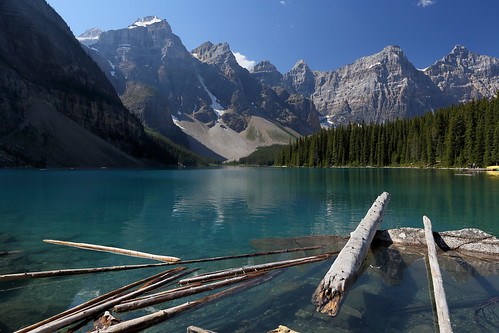 mountains water turquoise logs clear driftwood alberta banff geology morainelake valleyofthe10peaks 1635mmf28lii canon6d jpandersenimages