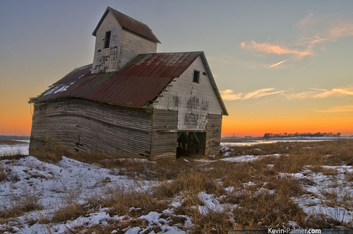 old winter sunset snow cold abandoned grass barn evening illinois lincoln prairie february hdr unstable fallingapart corncrib collapsing kevinpalmer tamron1750mmf28 pentaxk5