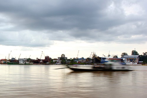 brown rio river evening boat agua barco sarawak malaysia sibu sungai igan rajang sungairajang sungaiigan