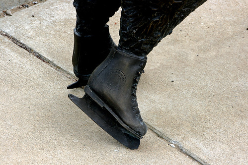 ohio sculpture art metal bronze midwest sheep iceskating iceskates zanesville skates ohiosculpture iceskatingsheep ohiosculptor
