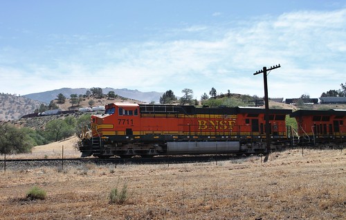 california railroad train bnsf tehachapipass walong bnsf7711 mojavesub memorialdaytrip2013