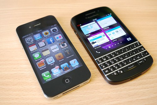Blackberry Q10 vs iPhone 4
