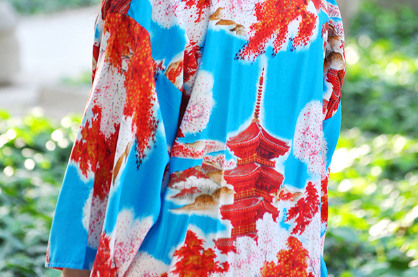 kimono fashion oriental asiatic blogger fashion somethingfashion, valencia blue outfit fblogger, new york chinatown kimonofashion lady blue trousers