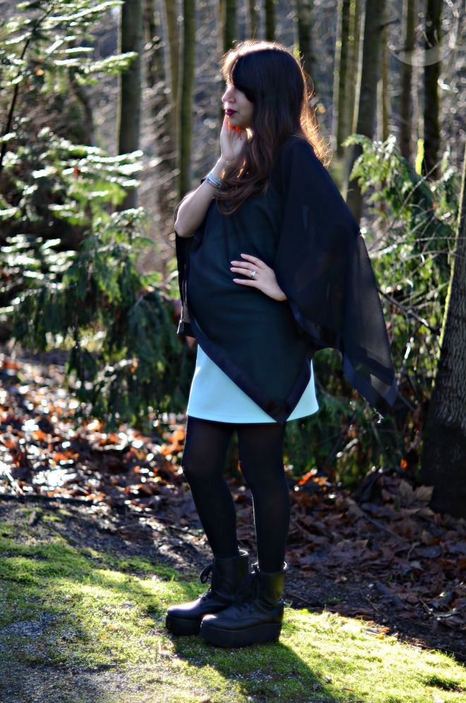 7 Months Maternity Outfit: A Turquoise Dress + Chiffon Poncho