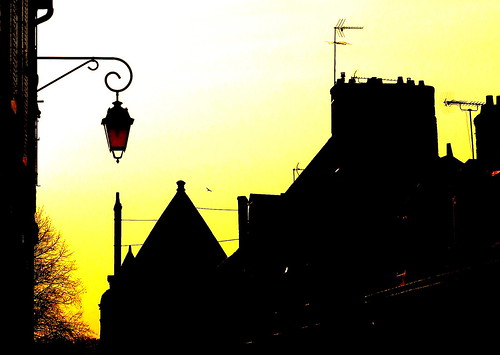 sunset lamp silhouette buildings chateaudun mickyflick olympussz31mr madeleinest