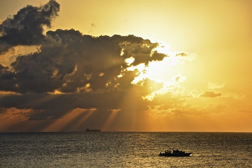 sea italy clouds sunrise dawn boat nikon italia nuvole mare alba sicily fishingboat cloudporn sicilia milazzo fisherboat capomilazzo d7100 nikon18300 cirucco nikond7100 ciruccovillage