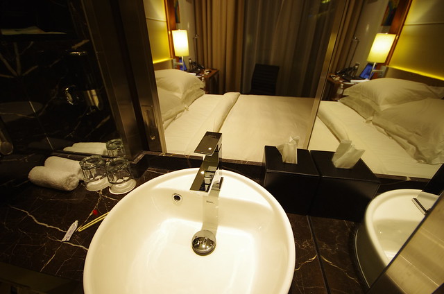 bathroom sink - holiday inn express singapore clarke quay