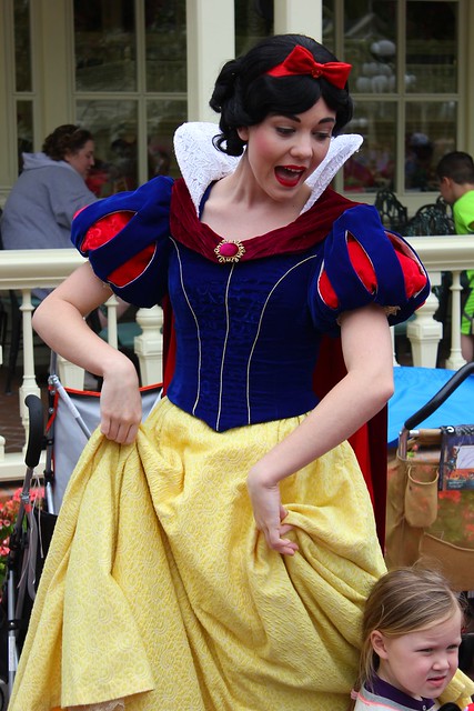 Snow White plays Duck Duck Goose at Magic Kingdom