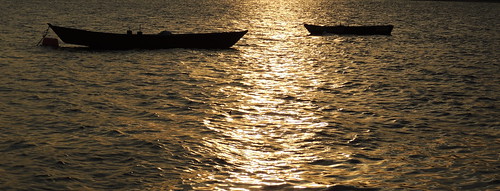 ocean sunset brazil praia beach southamerica nature water brasil architecture america sunrise landscape golden boat barco ilhadogovernador natureza paisagem paisagens americadosul dourada baiadaguanabara brasilemimagens