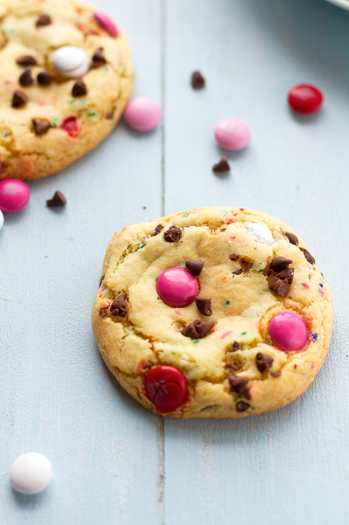 Soft-baked and irresistible cake batter cookies speckled with chocolate chips, sprinkles, and M&Ms! #cakebattercookies #quickcookies #cookies #cakebatter | littlespicejar.com