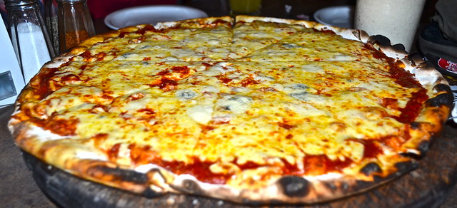Three Cheese Pizza - Pizza Grizzly, Guatemala