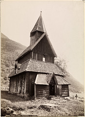 1451. Sogn, Urnes Stavekirke i Lyster