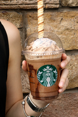 1_Mocha Ribbon Chip Frappuccino with Cookie Straw