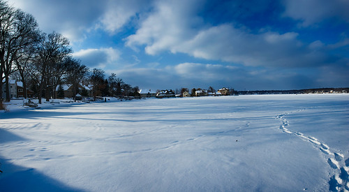 houses winter usa lake snow cold clouds mi landscape us day bluesky snowscene westbloomfield unionlake frozenmichigan mediahero markeinhaus pwwinter