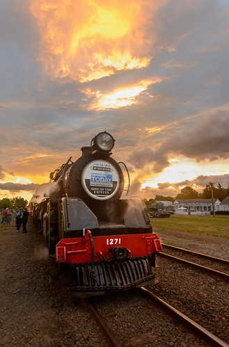 light sunset newzealand sky clouds train vintage dusk steam artdeco napier steamtrain hawkesbay