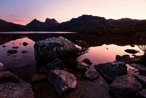 sunset mountain lake reflection water landscape still rocks shoreline calm tasmania tranquil dovelake cradlemountain