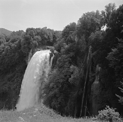 trees light sky italy white mountain black mountains tree fall 6x6 film nature water contrast rollei vintage square outdoors lights scans woods europe exposure italia skies outdoor scanner air country hike falls scan hasselblad developer medium format 3200 kiev development f28 60 umbria x5 terni marmore dpi 80mm arsat arax flextight rpx400 rpxd