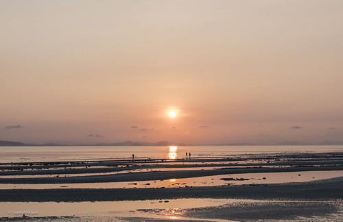 people beach sunrise dawn sand lowtide landscapephotography