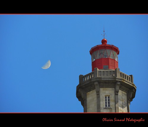 sea sky moon lighthouse france lune landscape ciel phare îlederé charentemaritime océanatlantique léoncereynaud oliviersimardphotographie