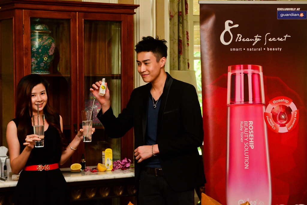 Aaron Is Putting O’slee’s Latest To The Test With A Whitening Experiment Conducted With The Lemon Soda Whitening Serum.  (1)