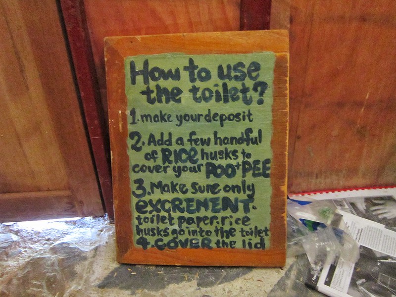 Instructions for using a compost toilet in Thailand