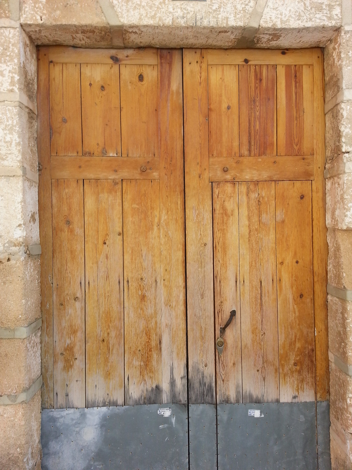 Wooden door in Dénia, Spain