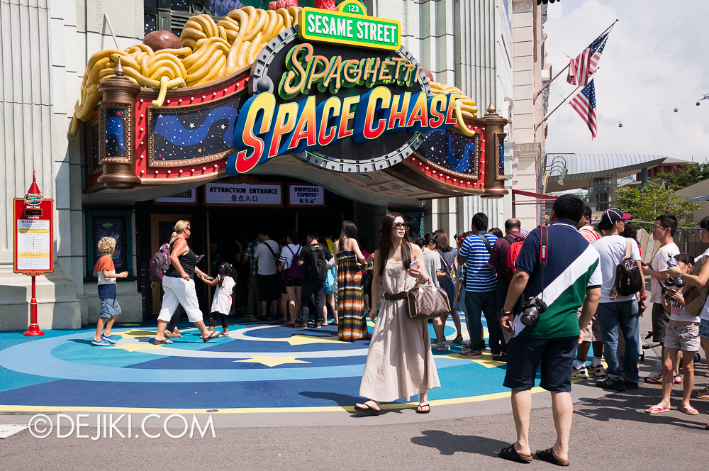 Universal Studios Singapore - Sesame Street Spaghetti Space Chase queue 2