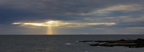 ocean sunrise rocks maine atlantic sunbeam ogunquit marginalway