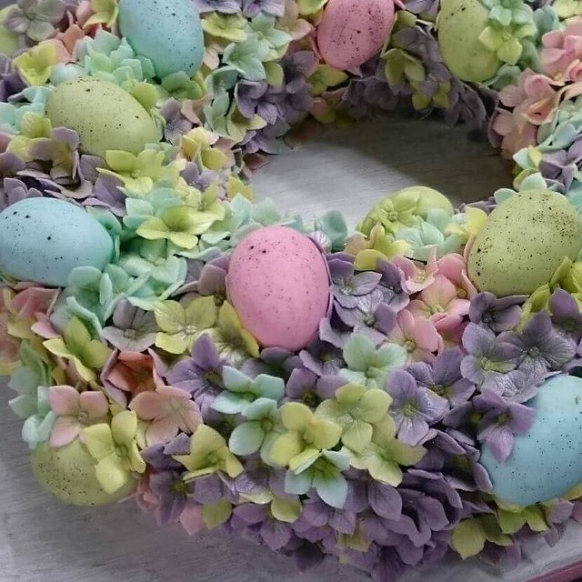 Easter Egg Cake by Maike Milde of MaLou Cakedesign